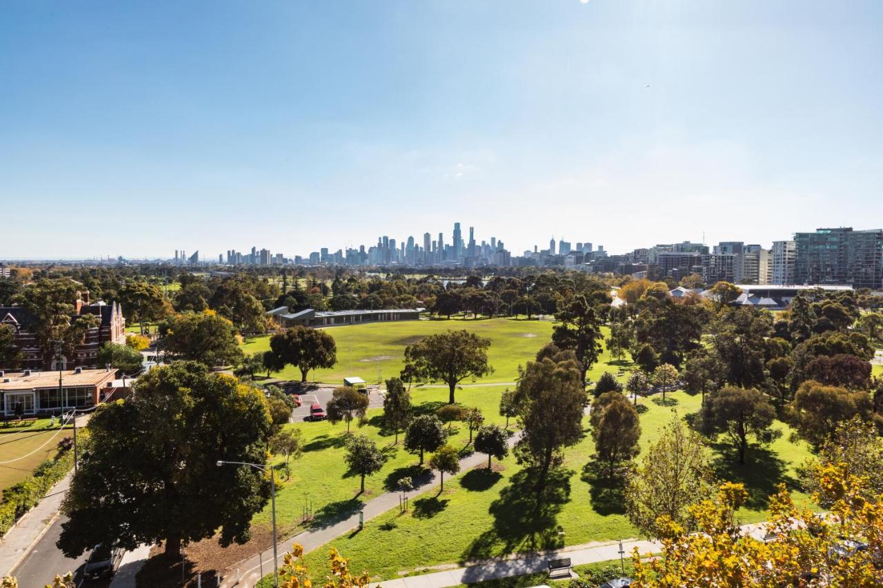 Spectacular Views Over Albert Park Мельбурн Экстерьер фото