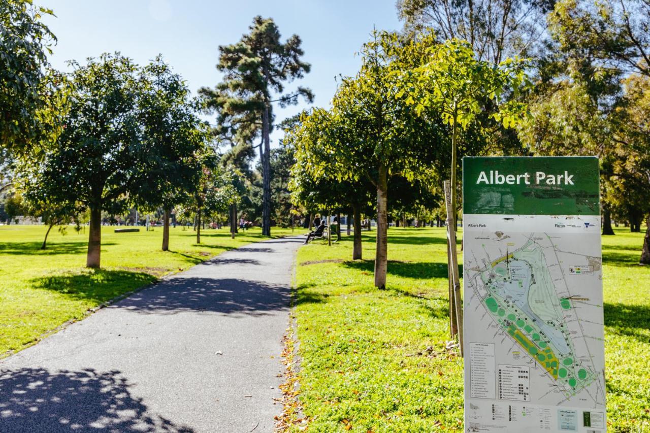 Spectacular Views Over Albert Park Мельбурн Экстерьер фото